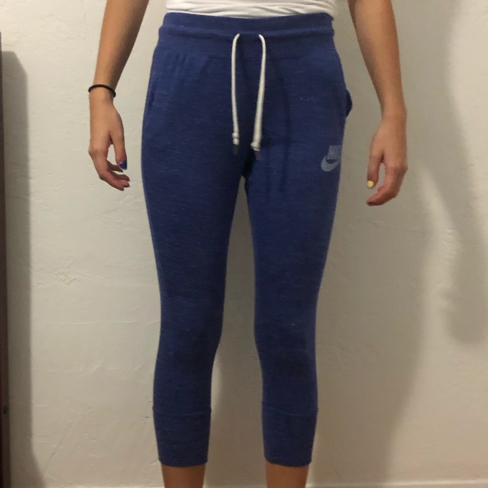 Nike Women’s Casual Cropped Jogger Pants